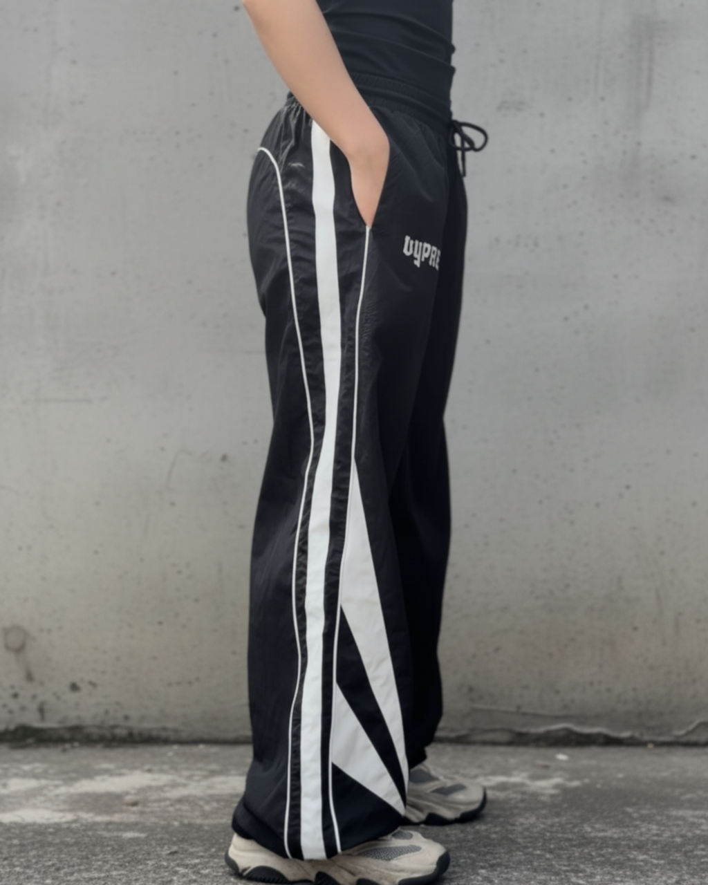 Apex Wide-Leg Jogger